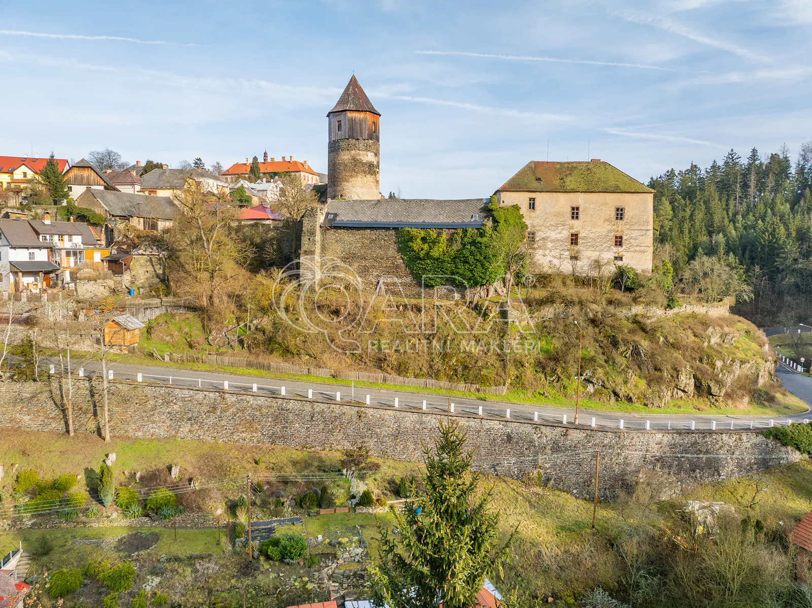 Rodinný dům (hrubá stavba), 3+1, 85 m², pozemek 1 454 m², ul. Nádražní – Rataje nad Sázavou
