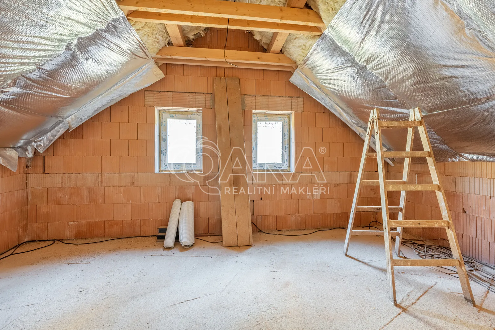 Rodinný dům (hrubá stavba), 3+1, 85 m², pozemek 1 454 m², ul. Nádražní – Rataje nad Sázavou