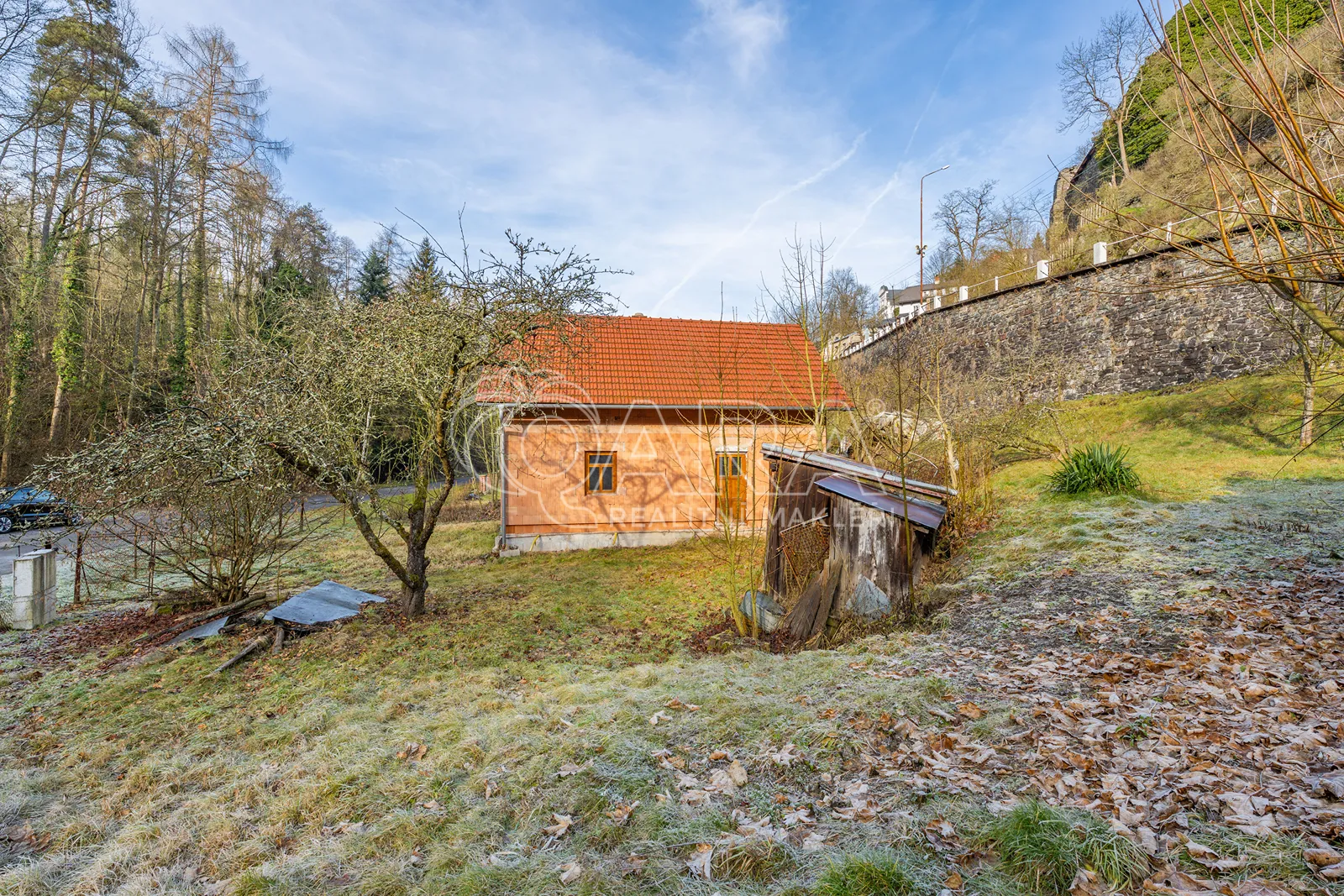 Rodinný dům (hrubá stavba), 3+1, 85 m², pozemek 1 454 m², ul. Nádražní – Rataje nad Sázavou