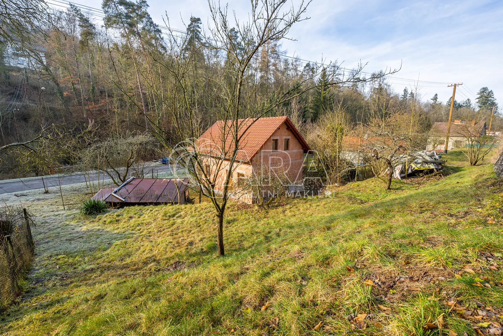 Rodinný dům (hrubá stavba), 3+1, 85 m², pozemek 1 454 m², ul. Nádražní – Rataje nad Sázavou
