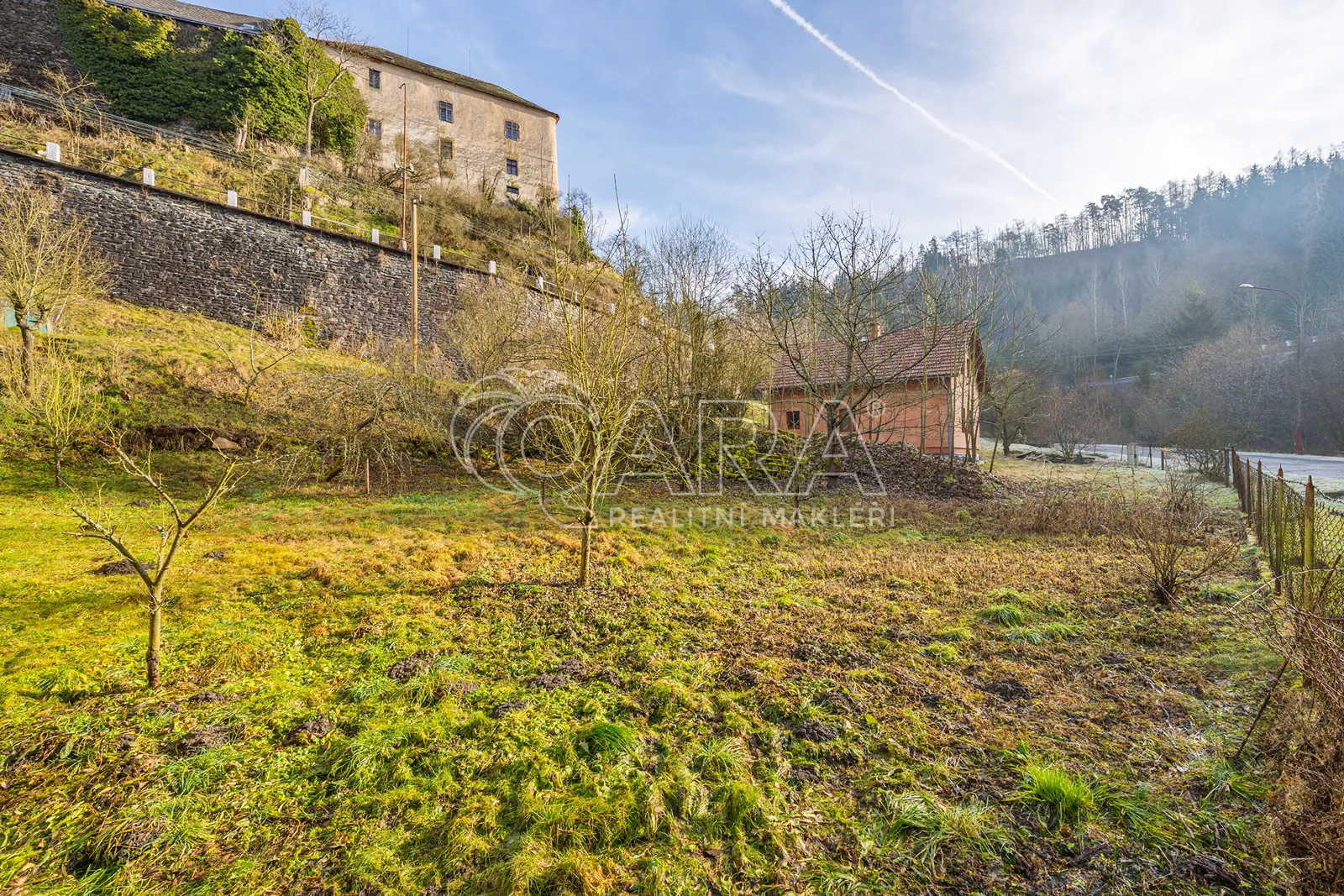 Rodinný dům (hrubá stavba), 3+1, 85 m², pozemek 1 454 m², ul. Nádražní – Rataje nad Sázavou